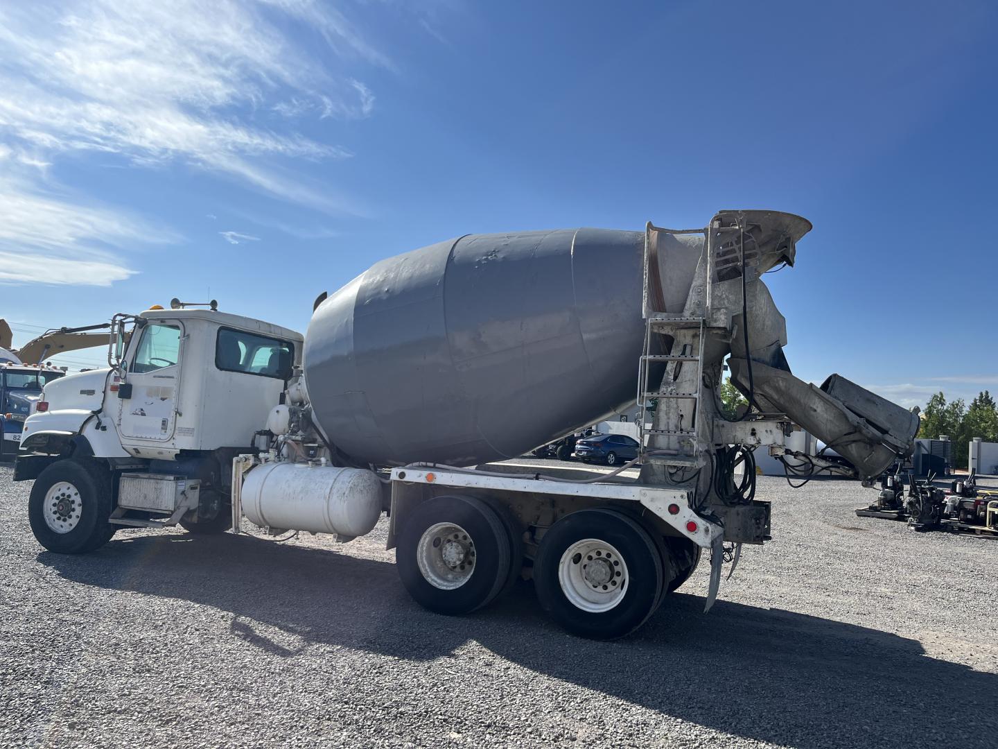 ./imagenes/INVOICE/2019/17648/CAMION REVOLVEDOR INTERNATIONAL PAYSTAR 5000 CON EQUIPO MCNEILUS (50).JPG